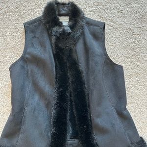 Ann Taylor women’s suede and fur vest